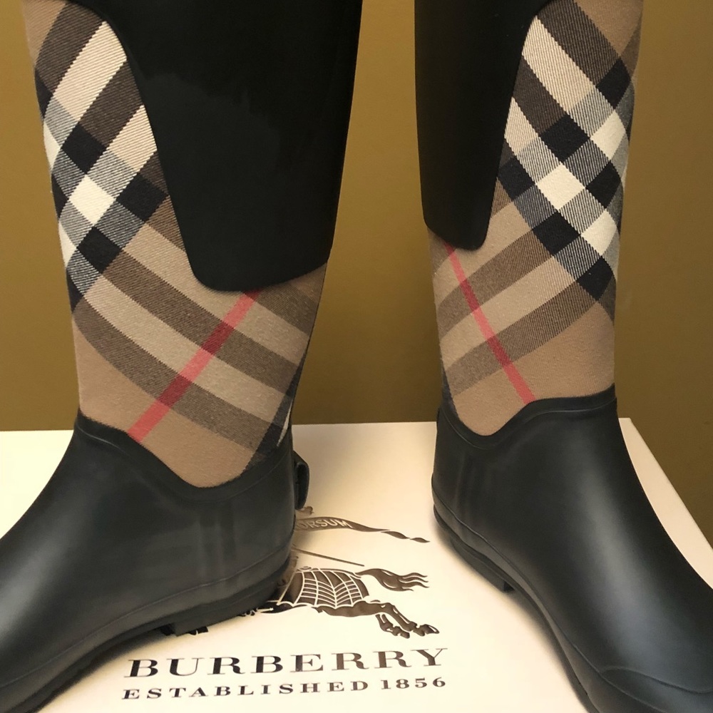 Burberry Clemence rain boots  AUTHENTIC